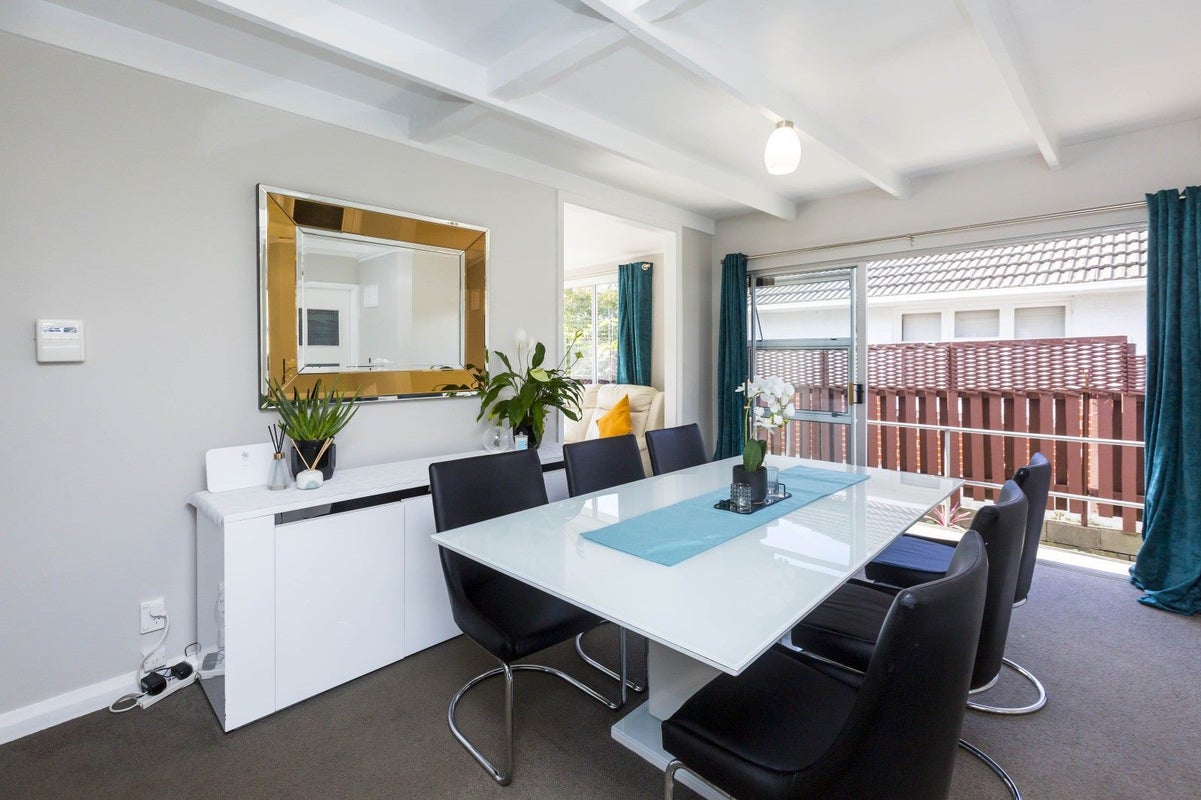 2 Oxford Crescent, Ebdentown, Upper Hutt - Carousel 2