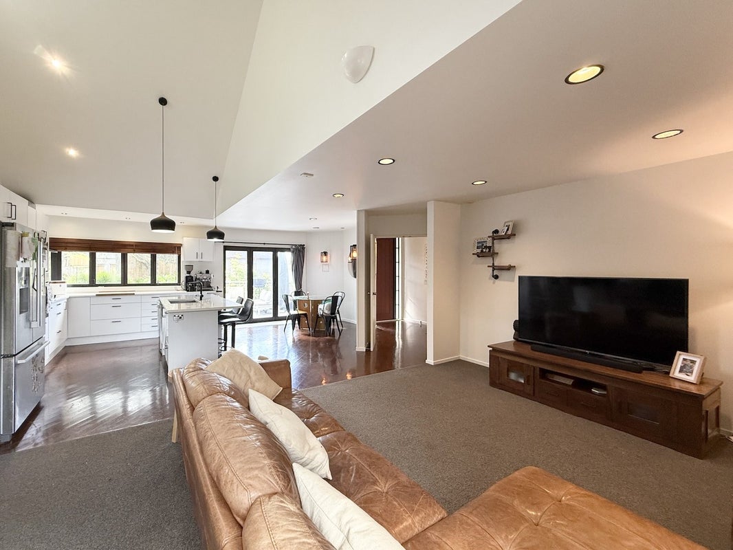 701B Beach Road, Rothesay Bay, Auckland - Carousel 2