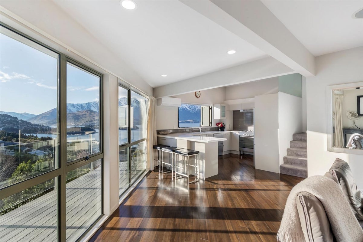 4B Manata Lane, Fernhill, Queenstown - Carousel 1