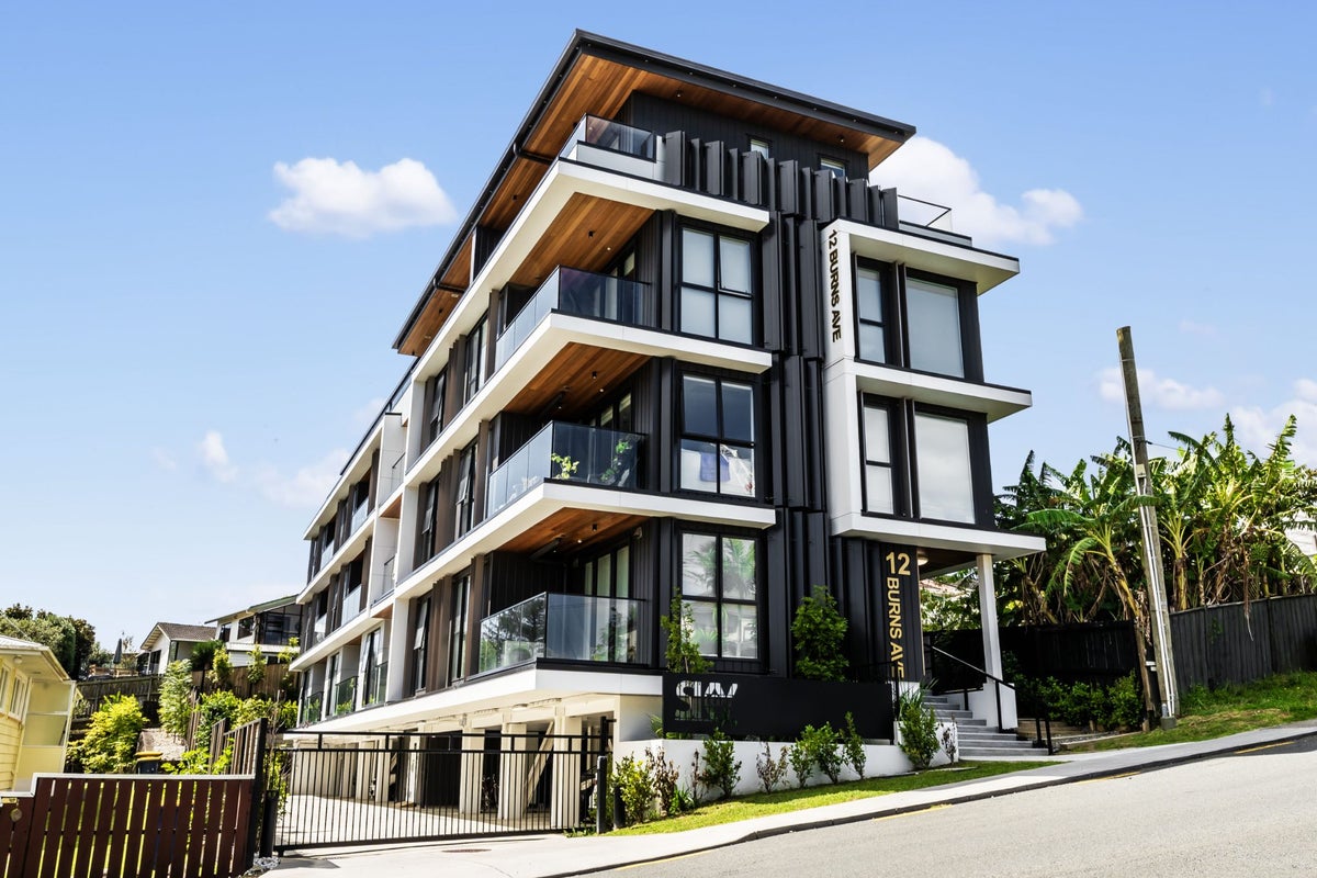 9/12 Burns Avenue, Takapuna, Auckland - Carousel 2