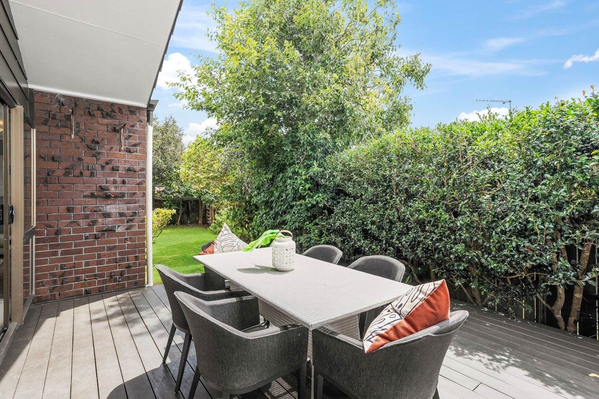 6 Baronie Court, Half Moon Bay, Auckland - Carousel 2