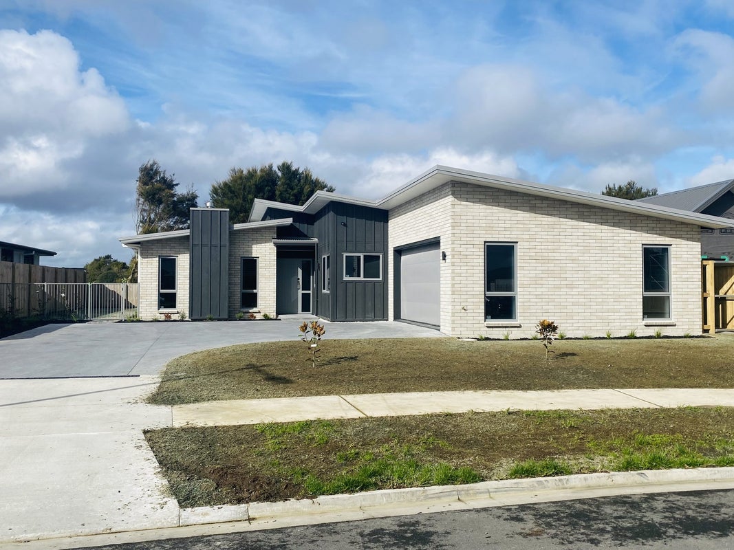 22 Tekapo Road, Baverstock, Hamilton - Carousel 1