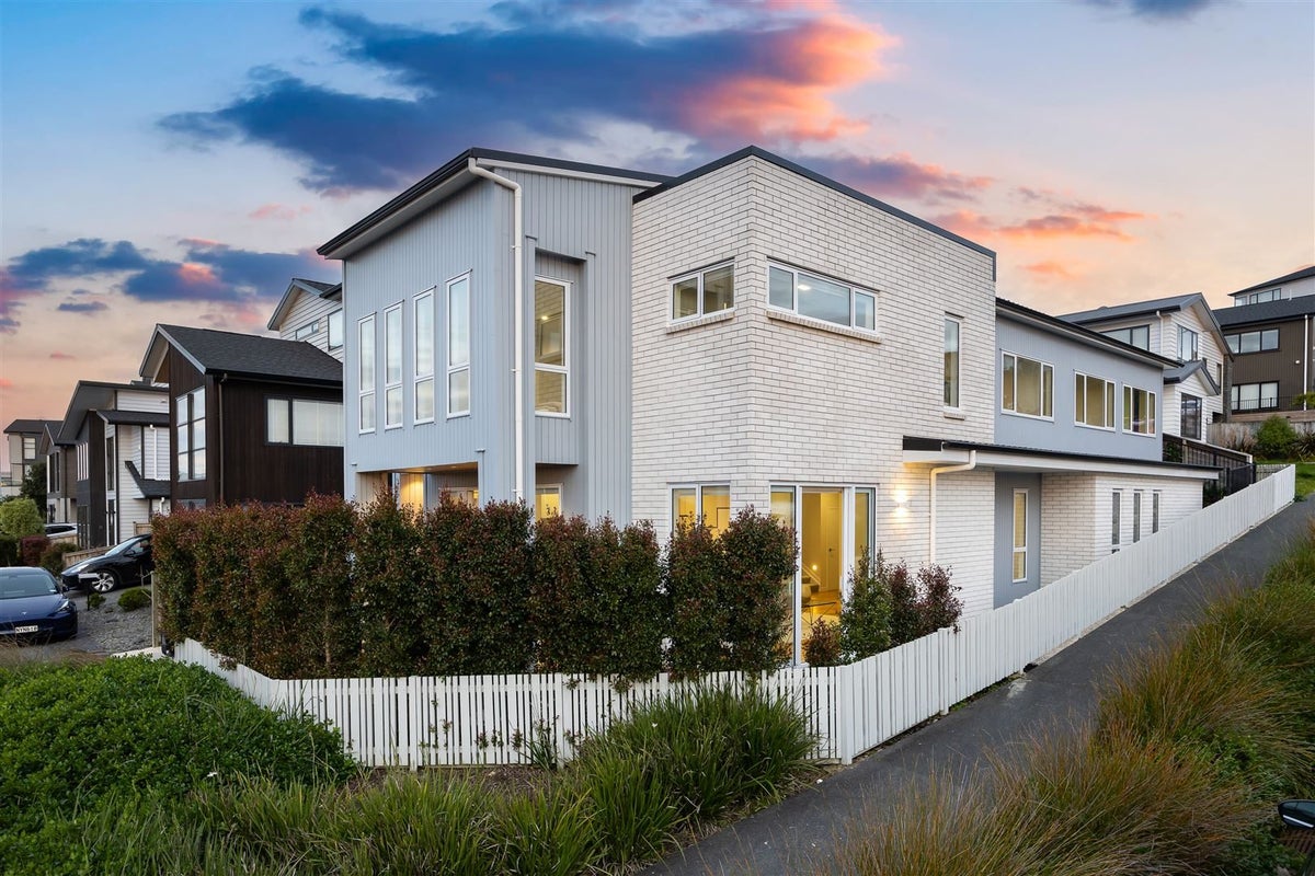 10 Turutu Place, Long Bay, Auckland - Carousel 1