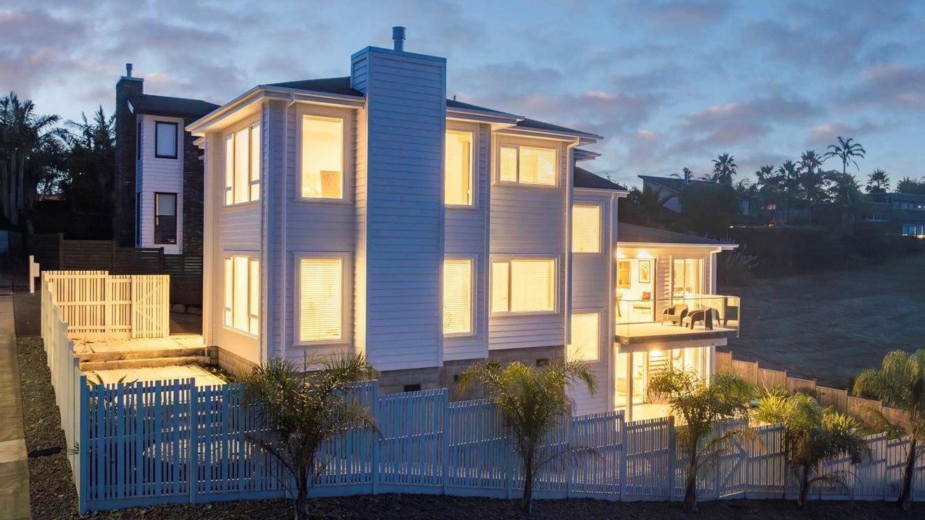 8 Richard Hill Close, Fairview Heights, Auckland - Carousel 1
