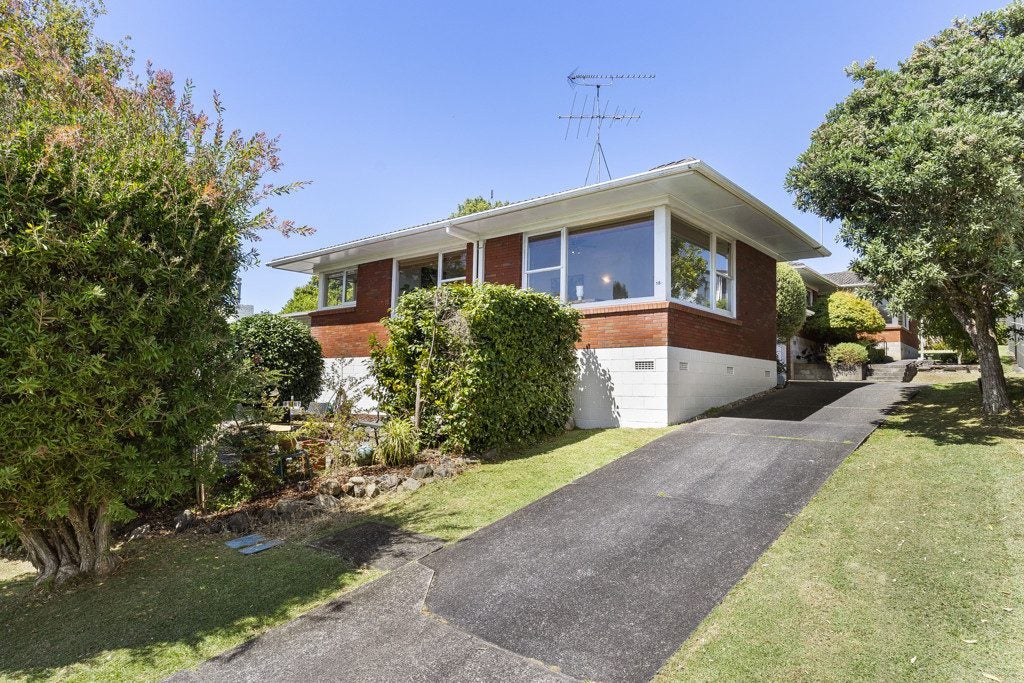 1/18 Eban Avenue, Hillcrest, Auckland - Carousel 1