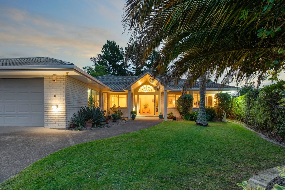 23 Stableford Drive, Pyes Pa, Tauranga - Carousel 1