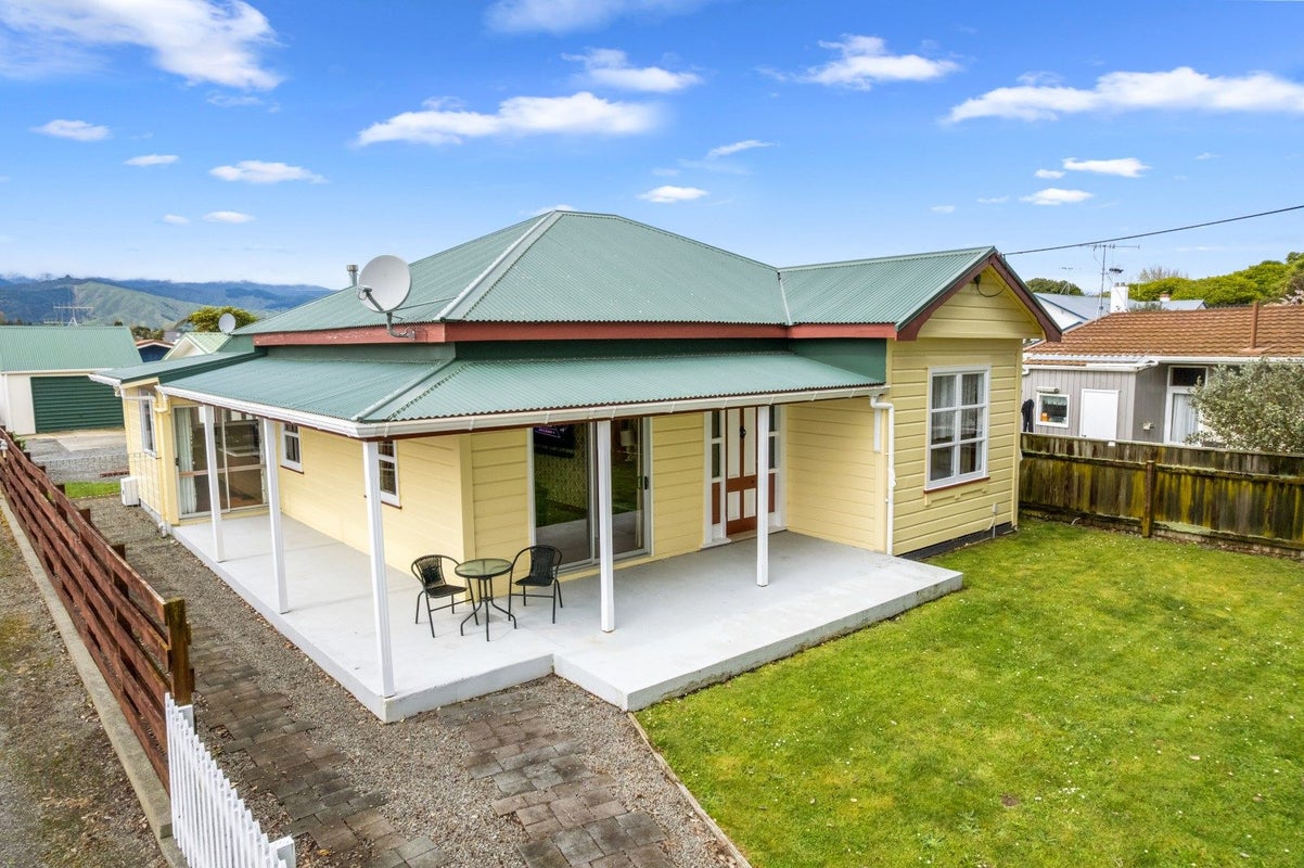 24 Domain Road, Otaki, Otaki - Carousel 1