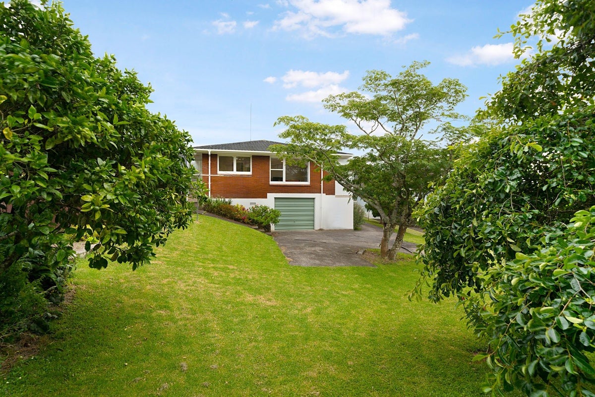 2/7 Windermere Crescent, Blockhouse Bay, Auckland - Carousel 1