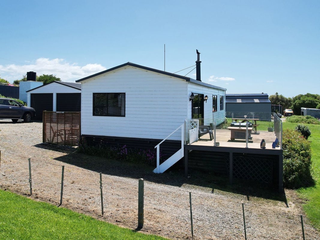 32 Harbour Terrace, Kakanui, Oamaru - Carousel 15