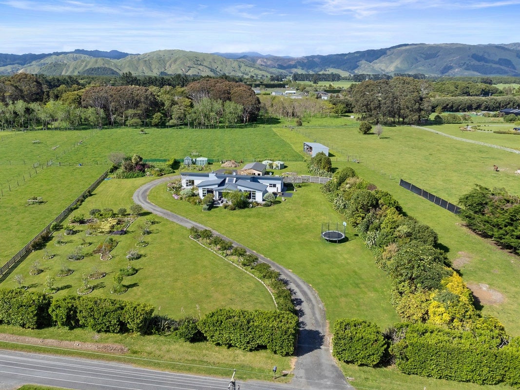 56 Harper Road, Waimarama, Havelock North - Carousel 2
