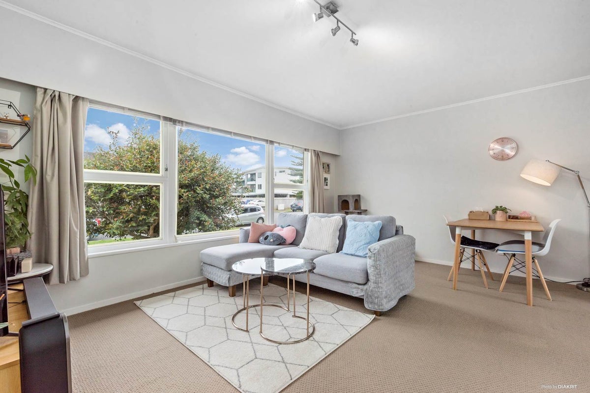 2/771 Beach Road, Browns Bay, Auckland - Carousel 1