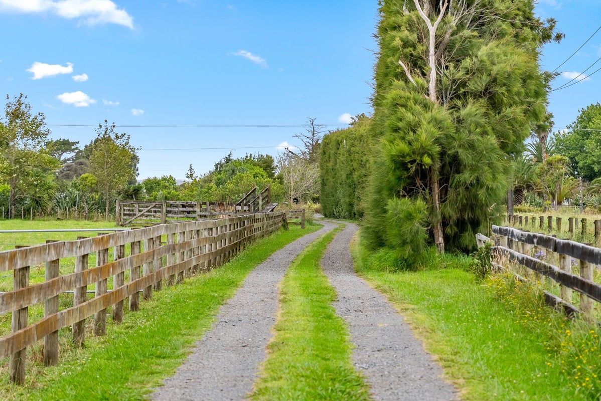 331 South Head Road, Helensville - Carousel 2