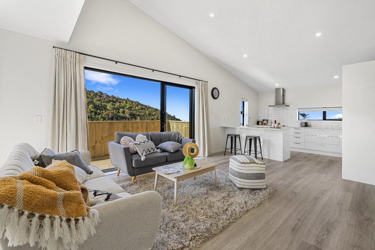 18 Cathie Place, Karori, Wellington - Carousel 2
