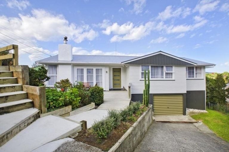 22 Mcmillan Avenue, Te Kamo, Whangarei - Carousel 1