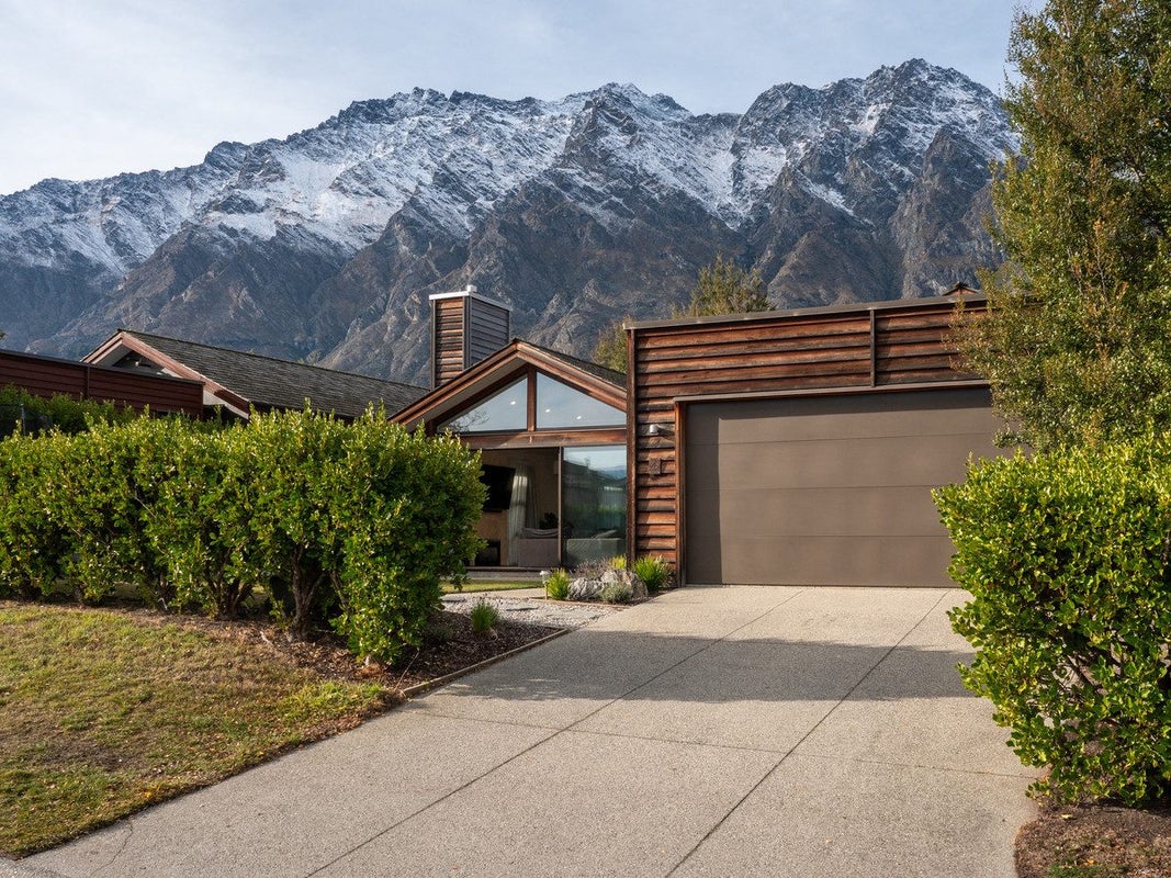 4 Jackby Court, Jacks Point, Queenstown - Carousel 1