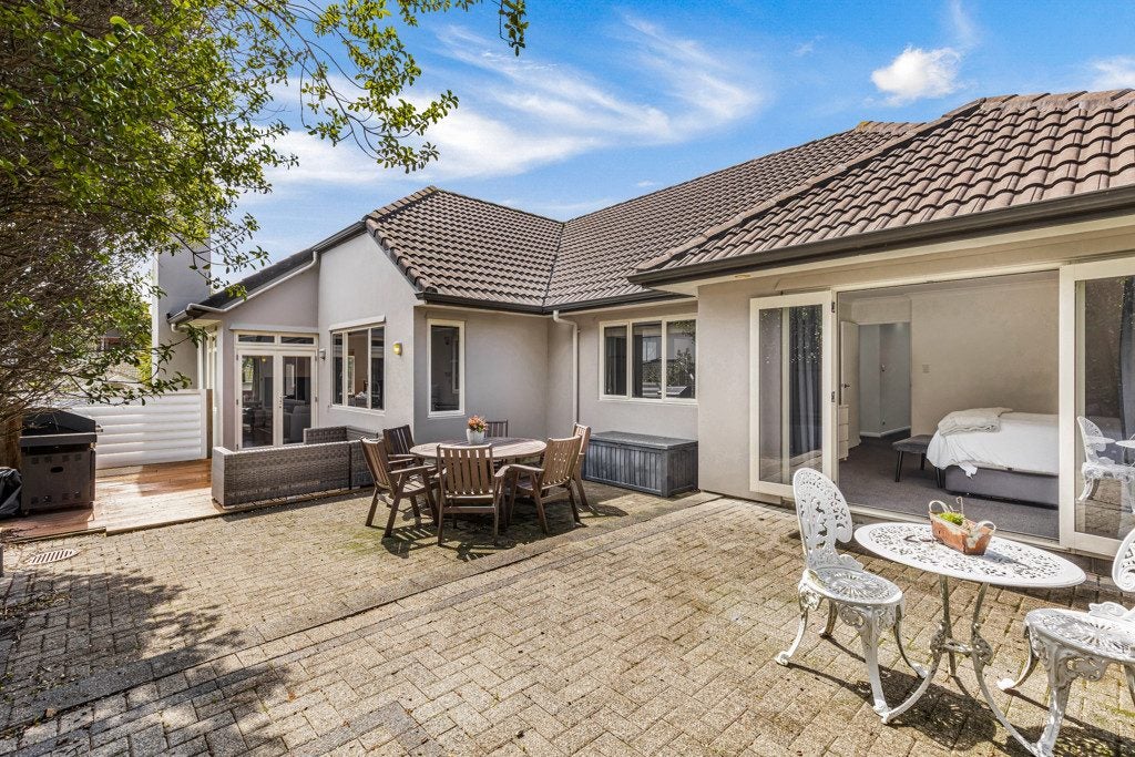 30 Hogarth Rise, West Harbour, Auckland - Carousel 2