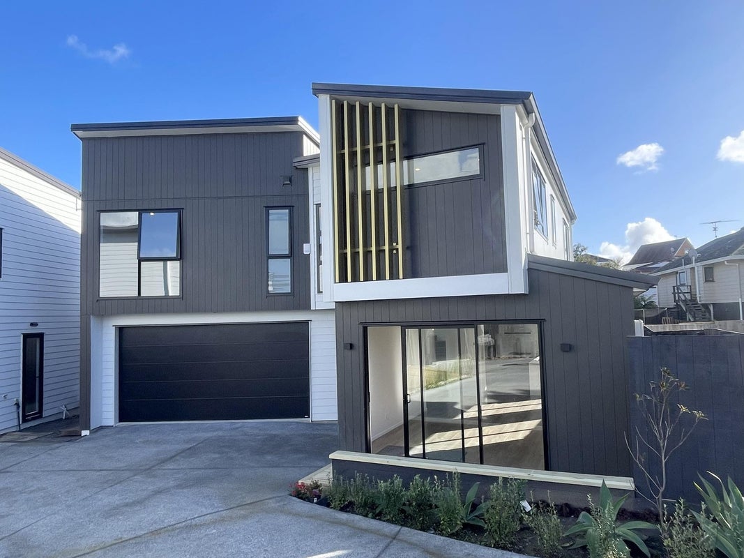 26B Sandgate Avenue, Botany Downs, Auckland - Carousel 1