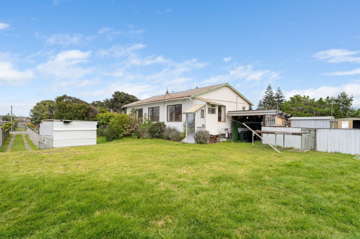 4A Manuka Street, Otaki Beach, Otaki - Carousel 1