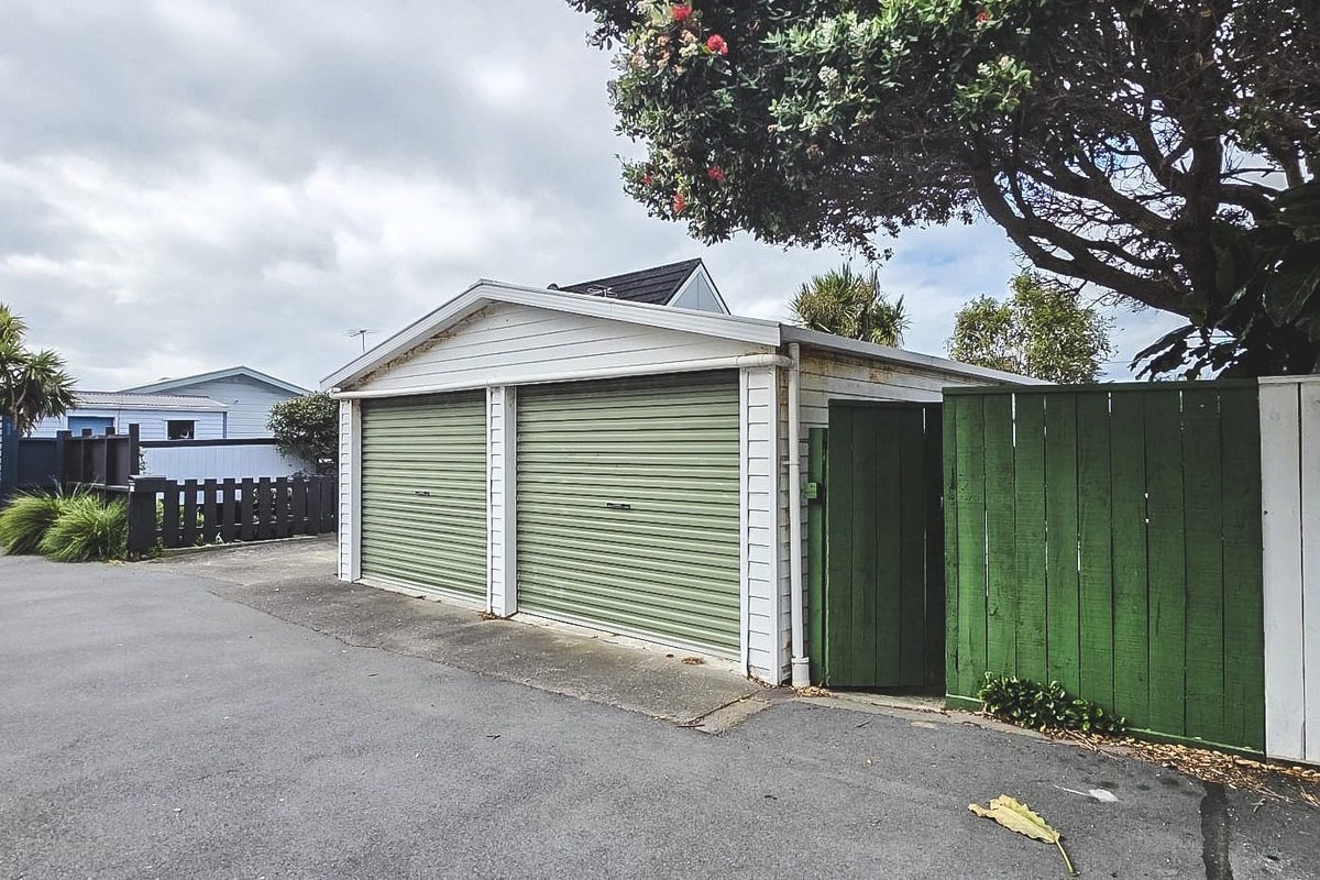 238 Queens Drive, Lyall Bay, Wellington - Carousel 2