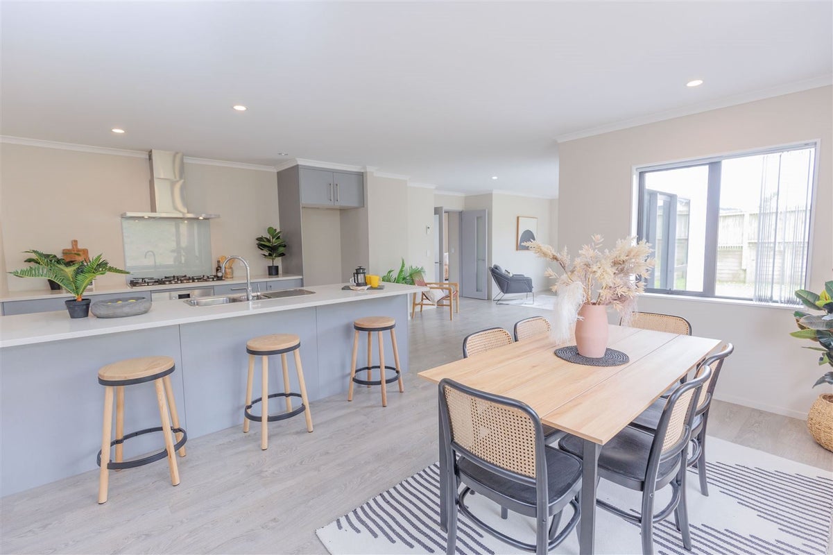 100 Amesbury Drive, Churton Park, Wellington - Carousel 1