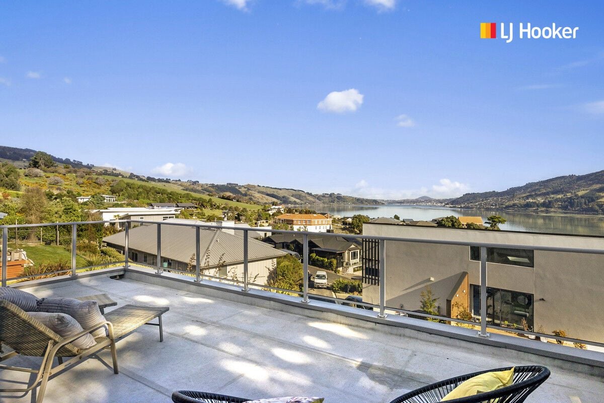 102 Mission Cove, Company Bay, Dunedin - Carousel 1
