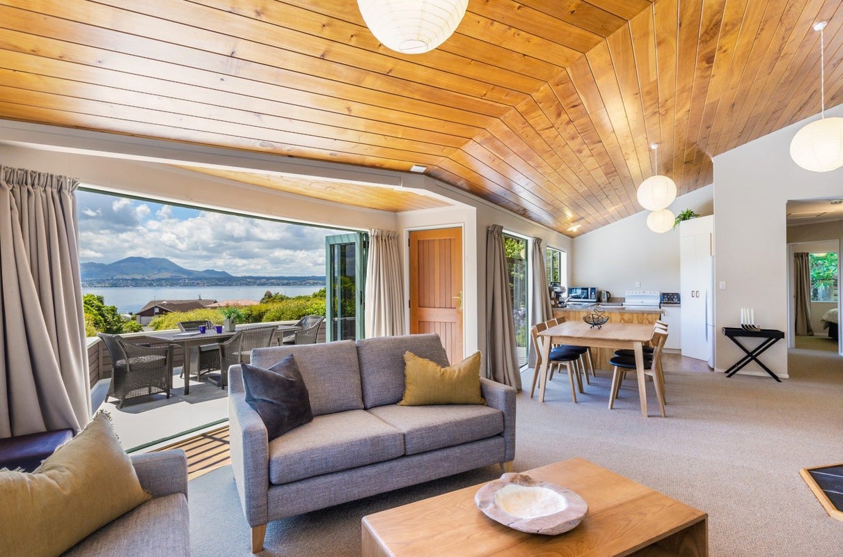 7 Te Urunga Place, Acacia Bay, Taupo - Carousel 1