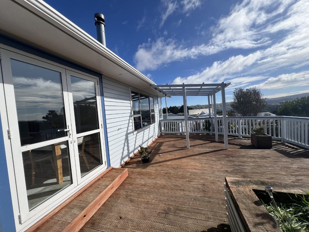24 Colchester Crescent, Newlands, Wellington - Carousel 1
