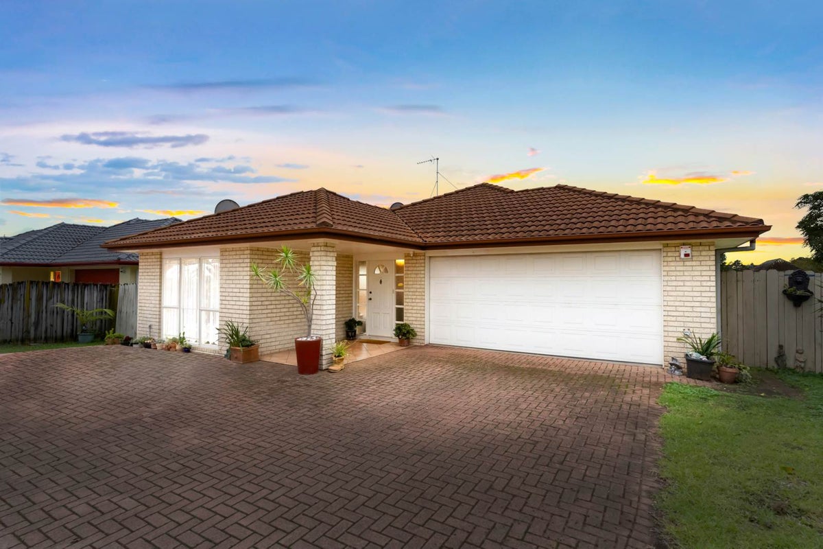 268 Cascades Road, Botany Downs, Auckland - Carousel 1