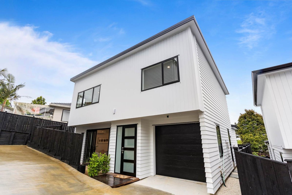 11C Kerria Place, Sunnynook, Auckland - Carousel 1