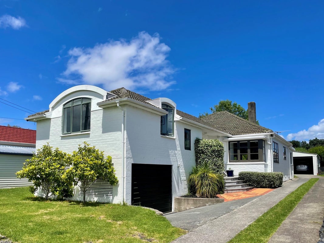 88 Walmer Road, Point Chevalier, Auckland - Carousel 1