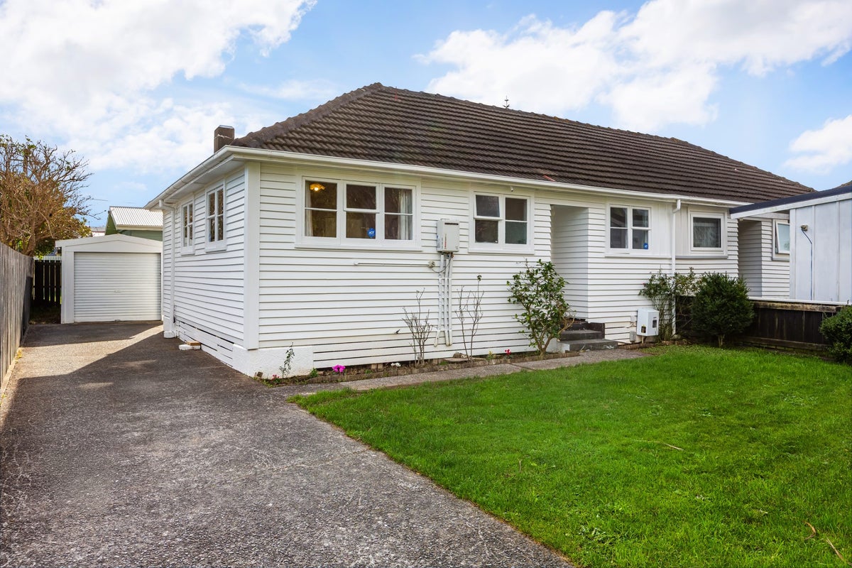 9 Atiawa Crescent, Waiwhetu, Lower Hutt - Carousel 1