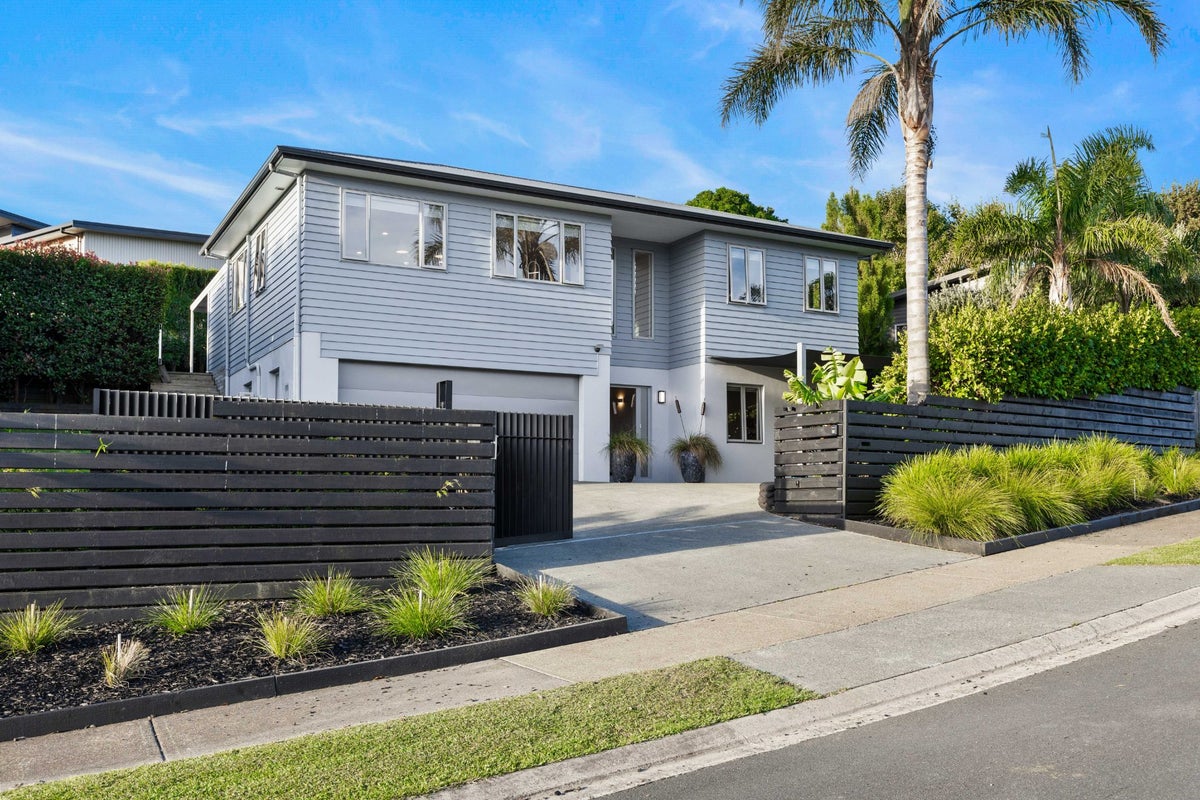 6 Andre Rise, Stanmore Bay, Whangaparaoa - Carousel 1