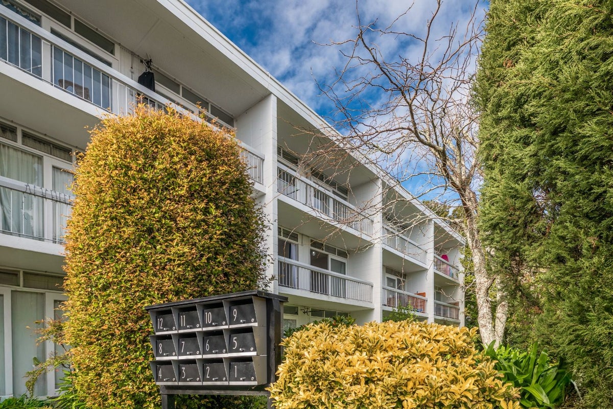 6/37 Edenvale Crescent, Mount Eden, Auckland - Carousel 1