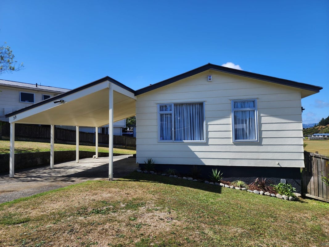 38 Conclusion Street, Ascot Park, Porirua - Carousel 1