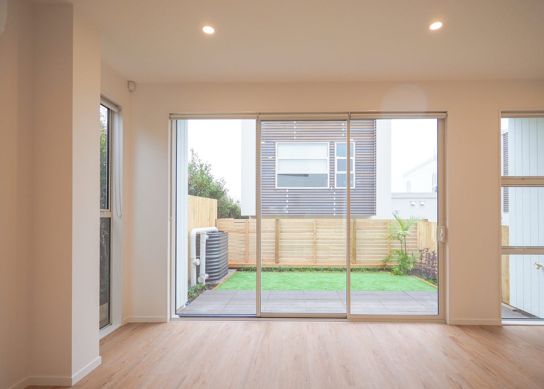 2/10 Tirimoana Road, Te Atatu South, Auckland - Carousel 2