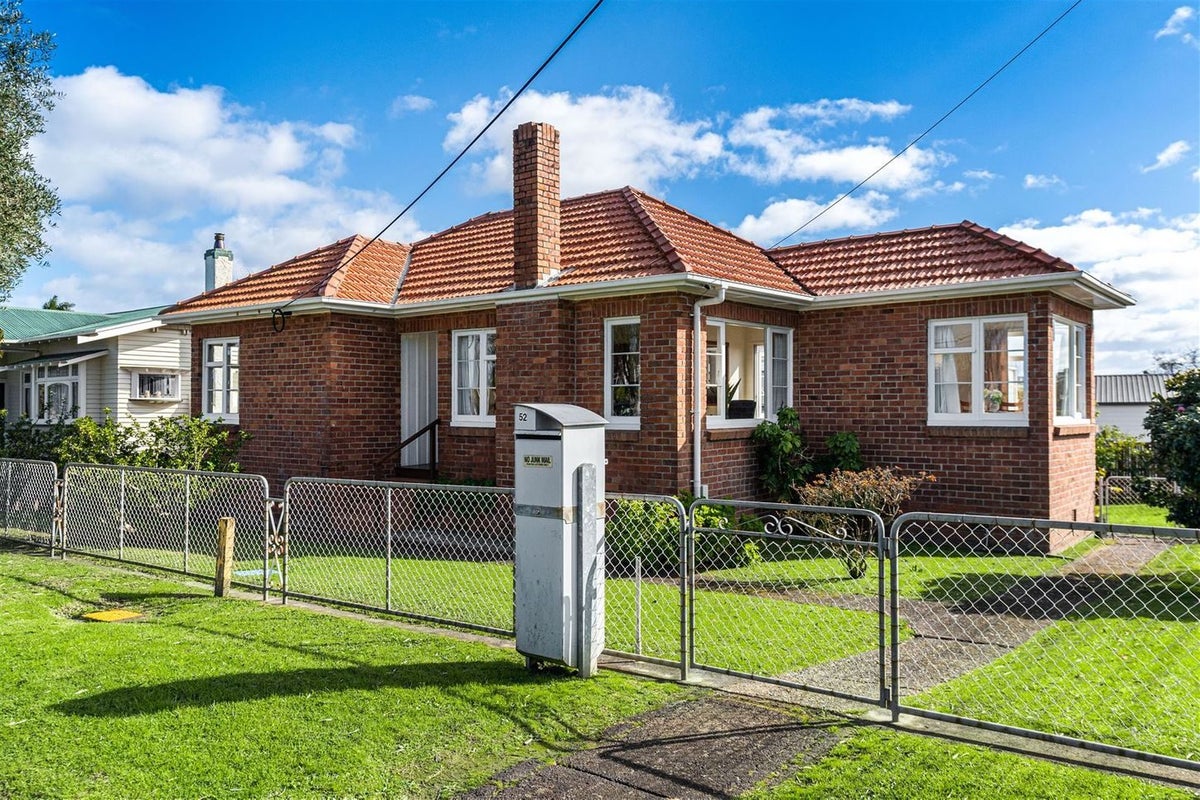 52 Old Lake road, Belmont, North Shore City, Auckland - Carousel 2