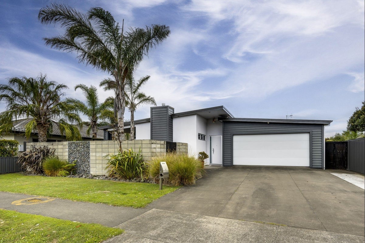11 Tasman Drive, Poraiti, Napier - Carousel 1