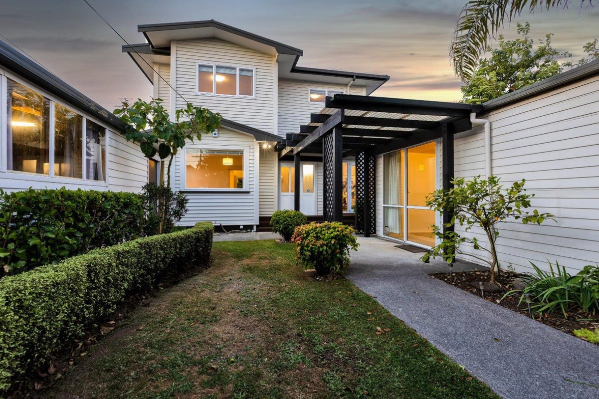 11 George Street, Lower Vogeltown, New Plymouth - Carousel 1