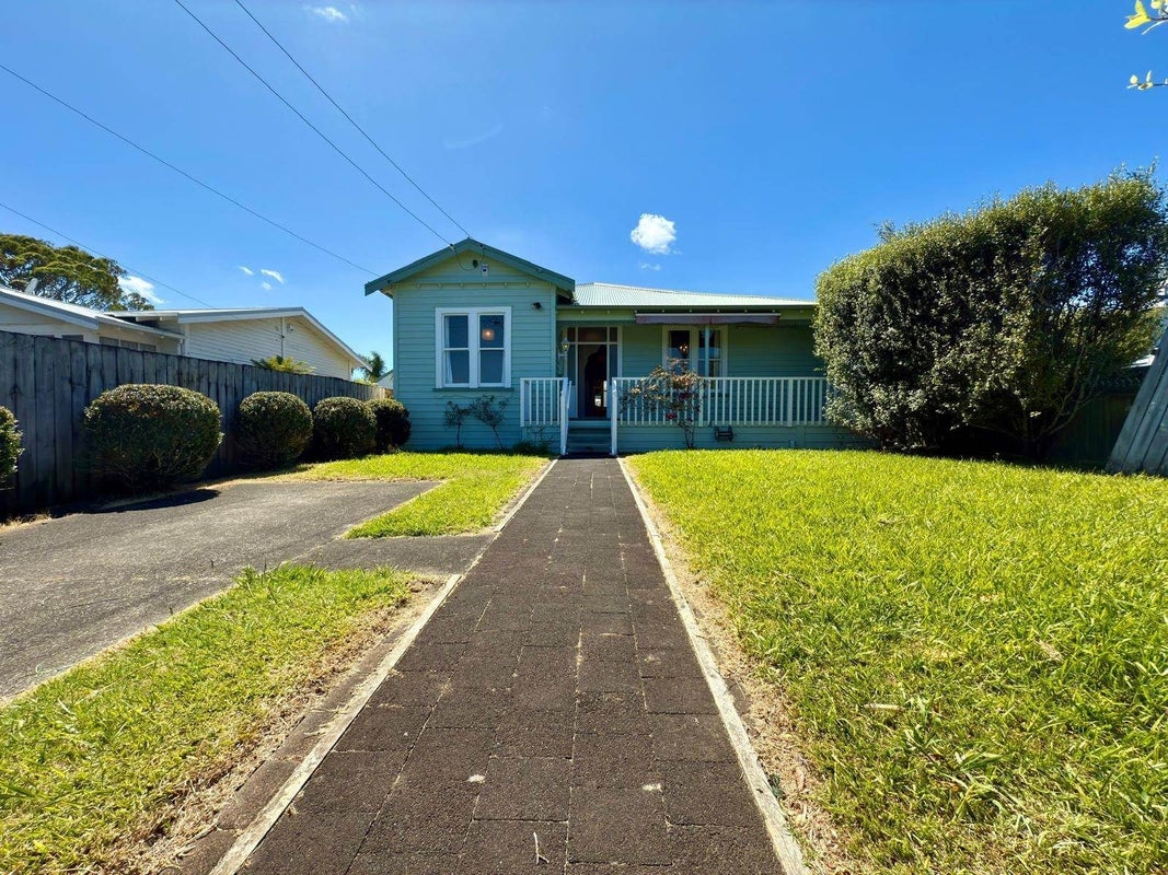 39 Finch Street, Morningside, Auckland - Carousel 1