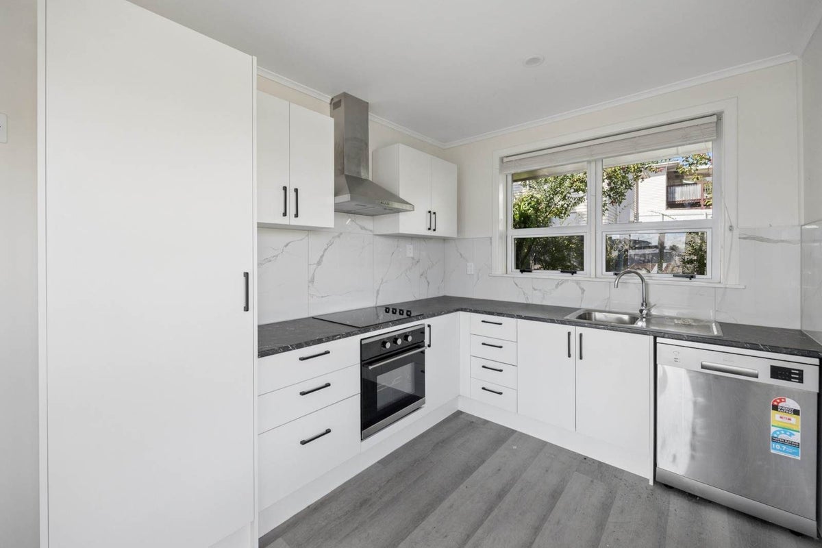 75 Awaroa Road, Sunnyvale, Auckland - Carousel 2