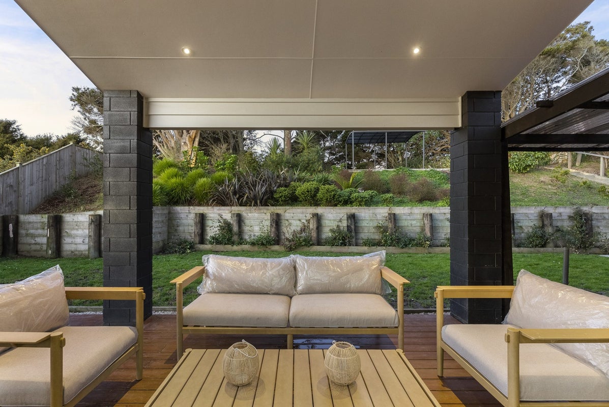 17 Annmarie Avenue, Totara Park, Auckland - Carousel 2
