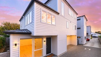 32C Ennismore Road, Mount Albert, Auckland - Carousel 1