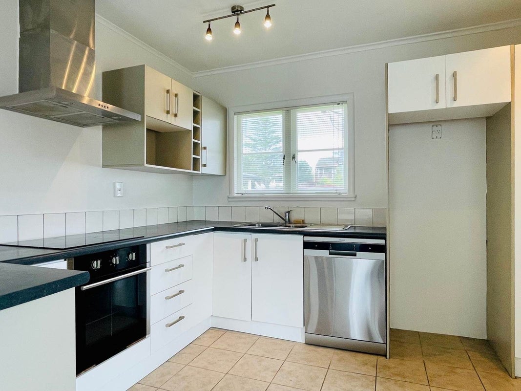 5 Riverview Road, New Lynn, Auckland - Carousel 2