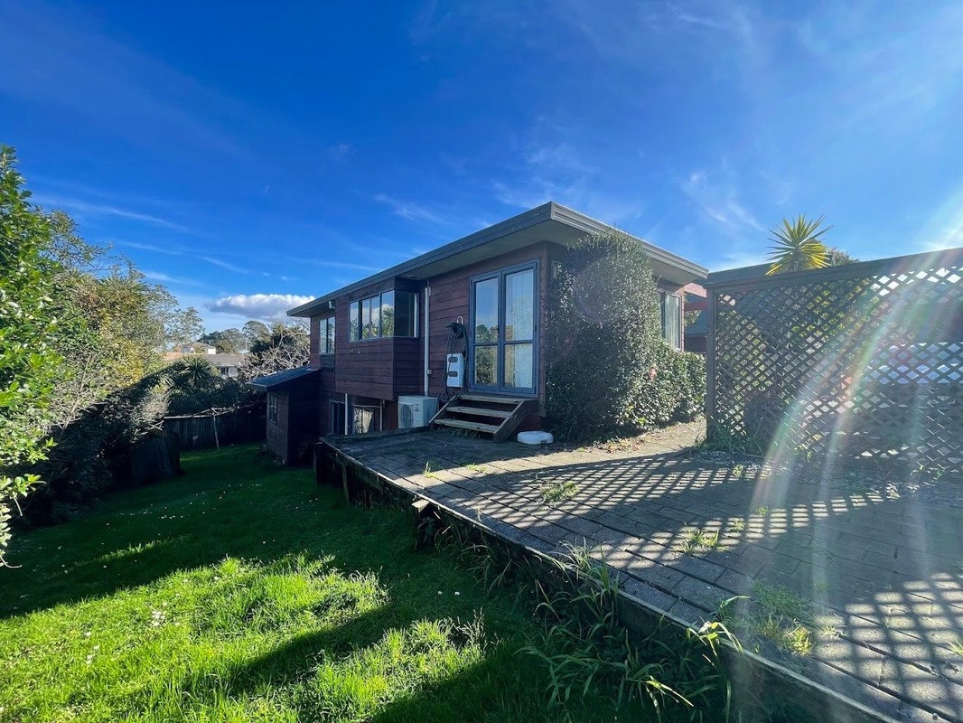 1/15 Jay Court, Botany Downs, Auckland - Carousel 2