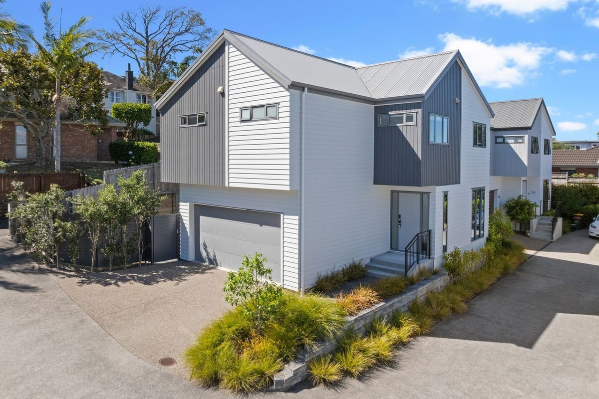 20A Waterloo Street, Howick, Auckland - Carousel 1