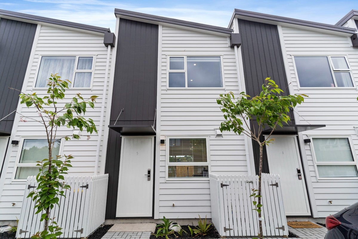 5/129 Lancaster Road, Beach Haven, Auckland - Carousel 16