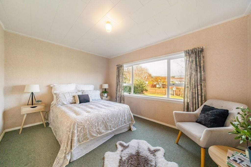 4 Heretaunga Square, Silverstream, Upper Hutt - Carousel 1