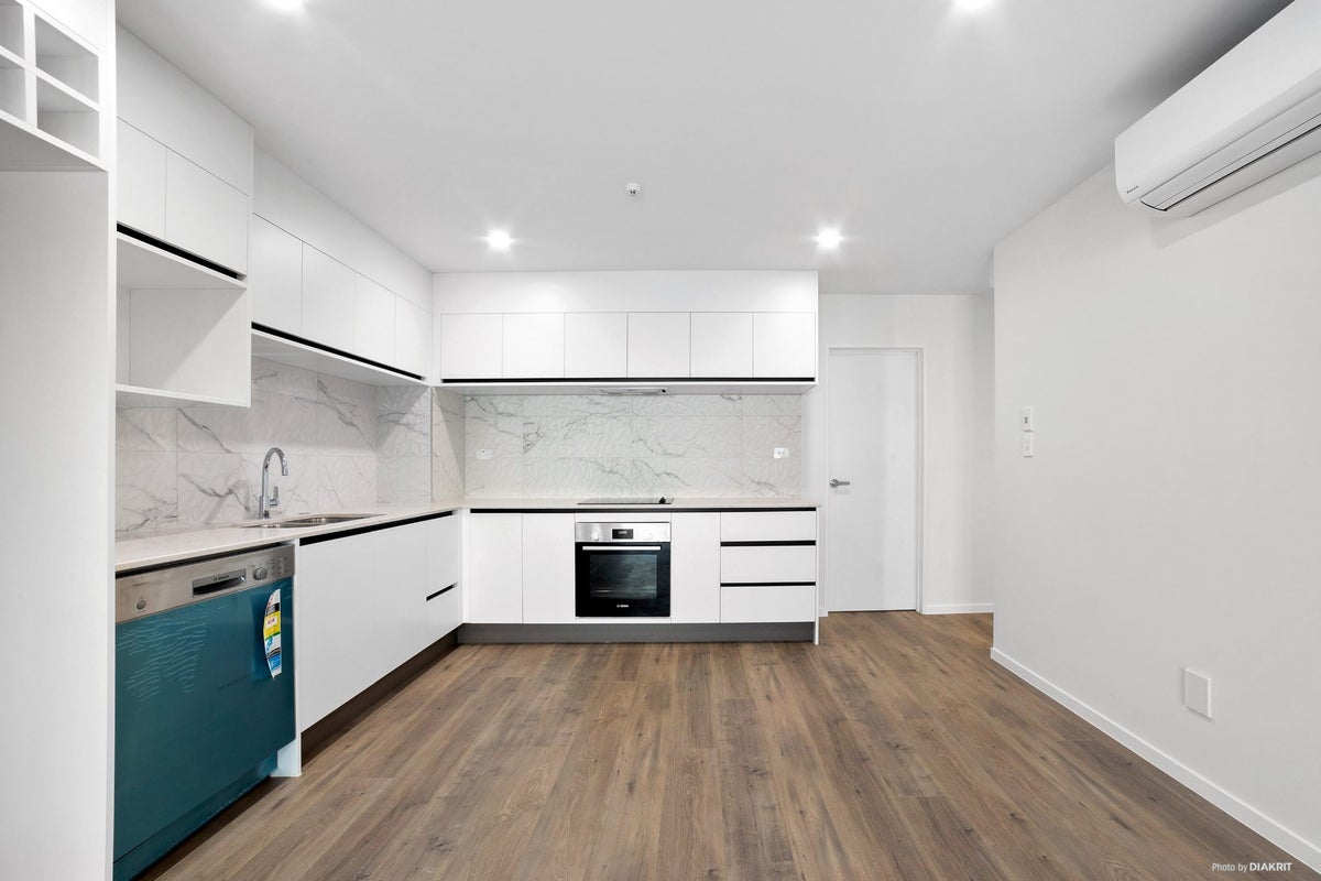 11 Peony Mews, Oteha, Auckland - Carousel 1