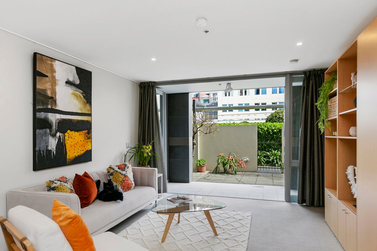 A03/10 Ebor Street, Te Aro, Wellington - Carousel 1