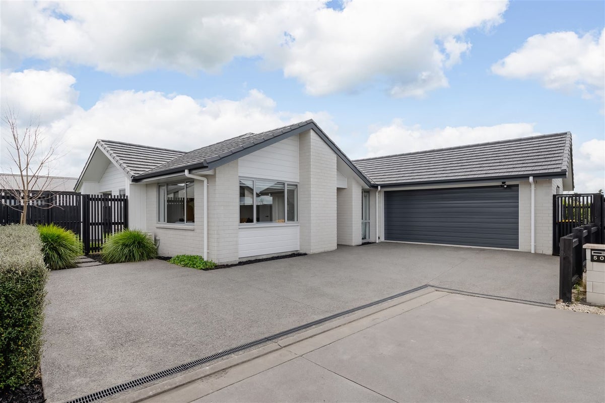 510 Webb Drive, Chartwell, Hamilton - Carousel 1